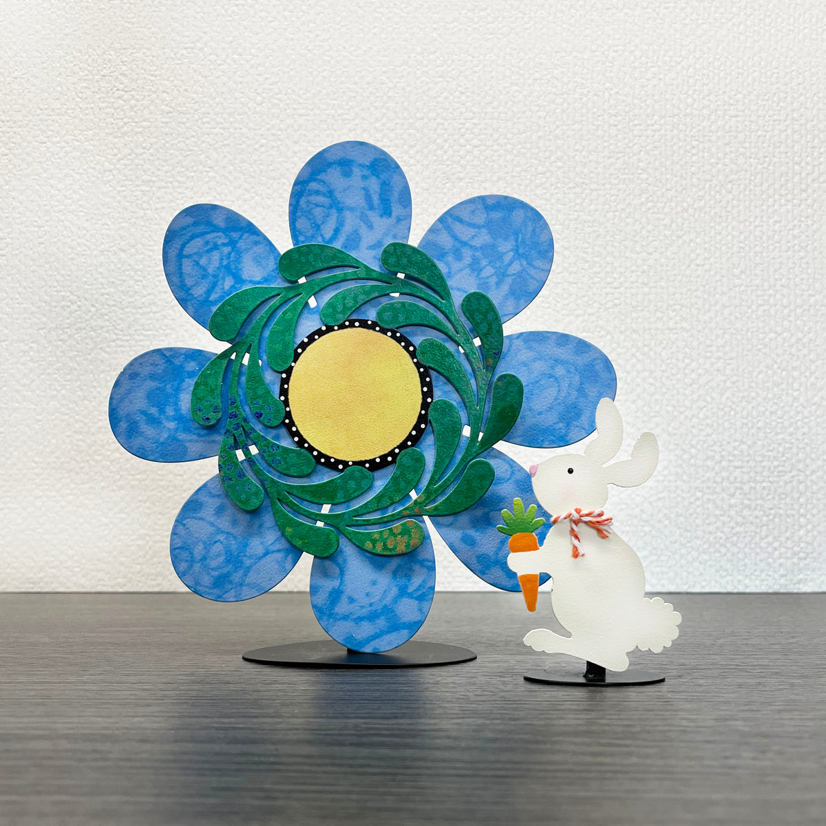 Hase mit Karottenmagnet