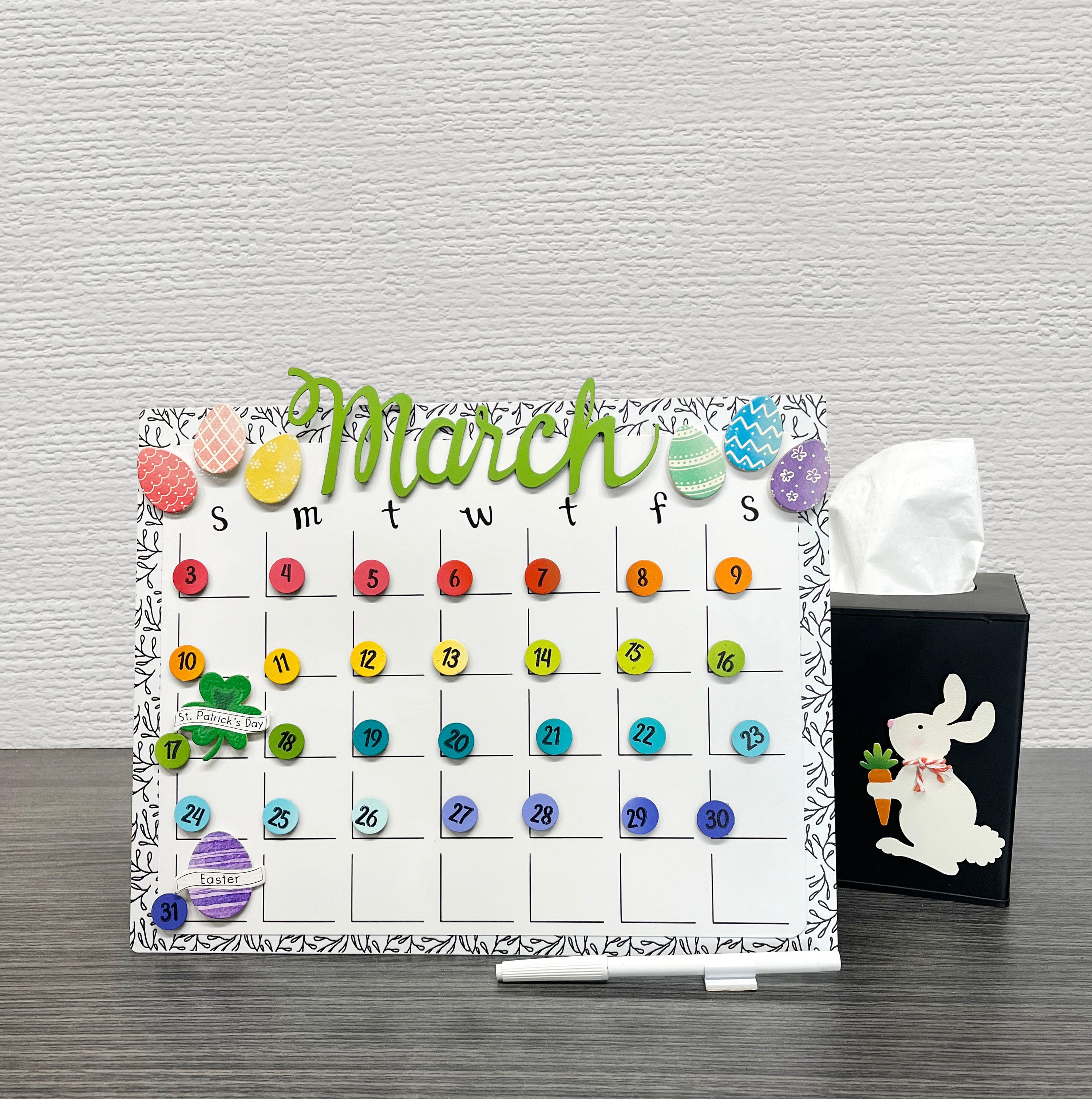 Hase mit Karottenmagnet