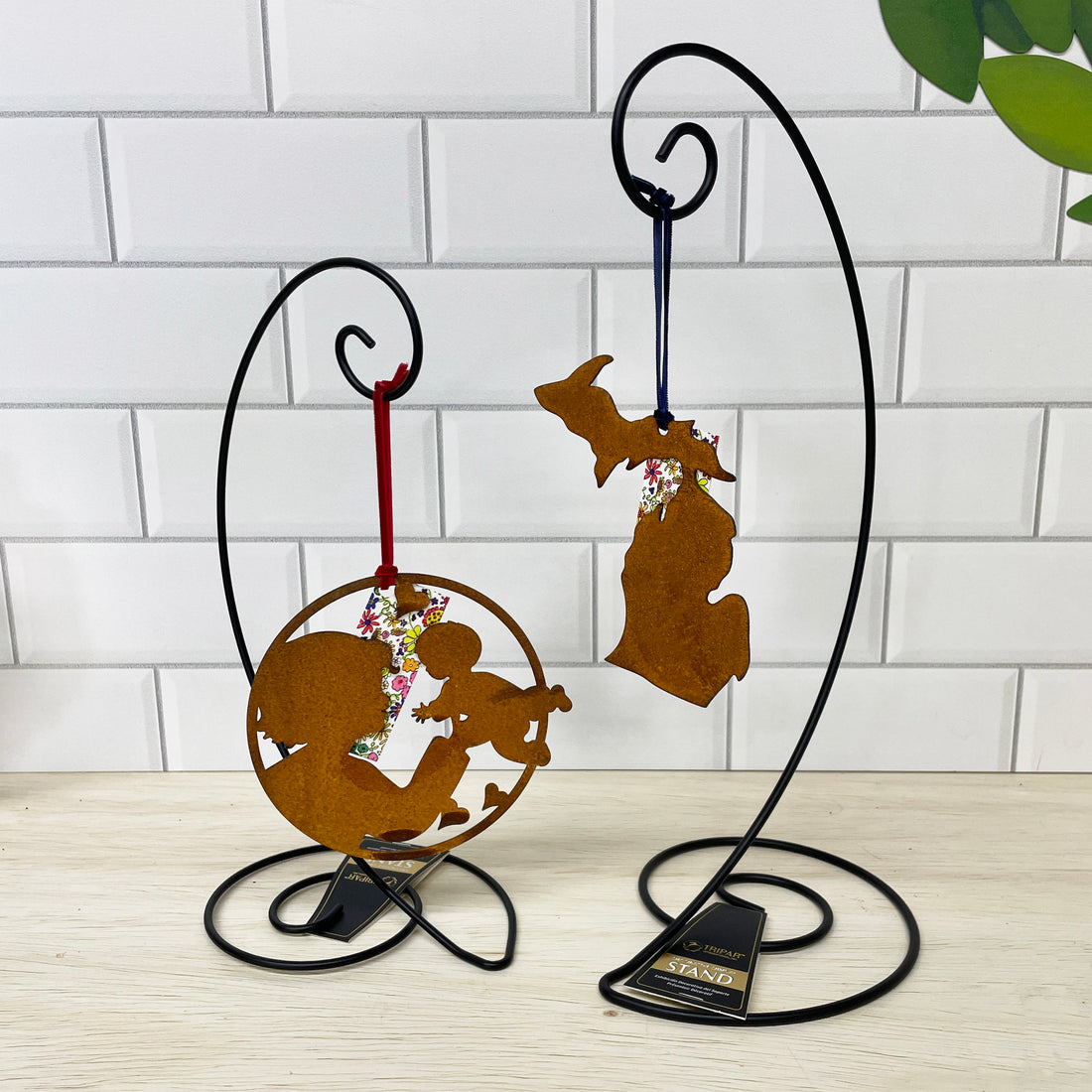 Spiral Wire Ornament Stand (2 sizes)