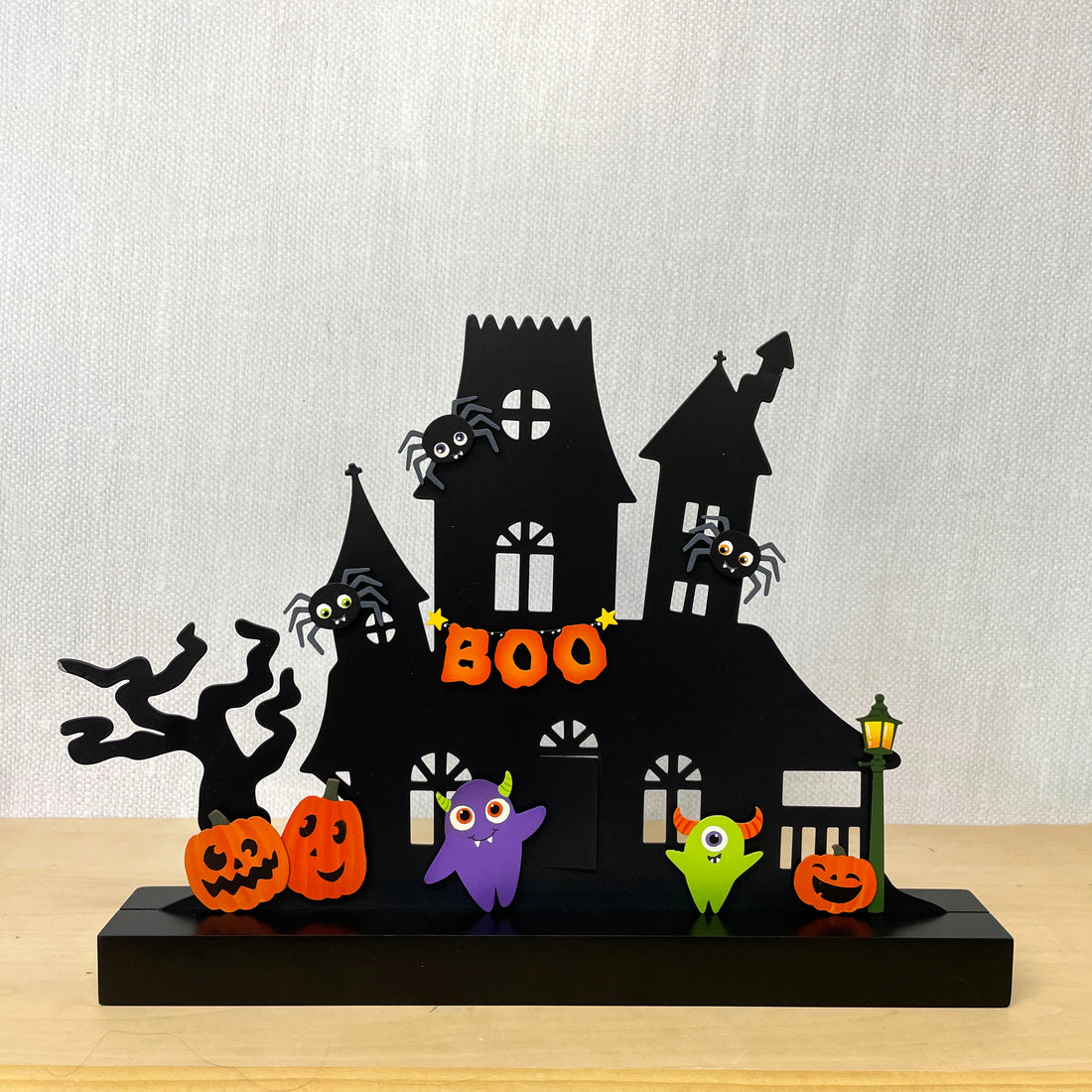 "Boo" Banner w/ Monster Magnets S/3
