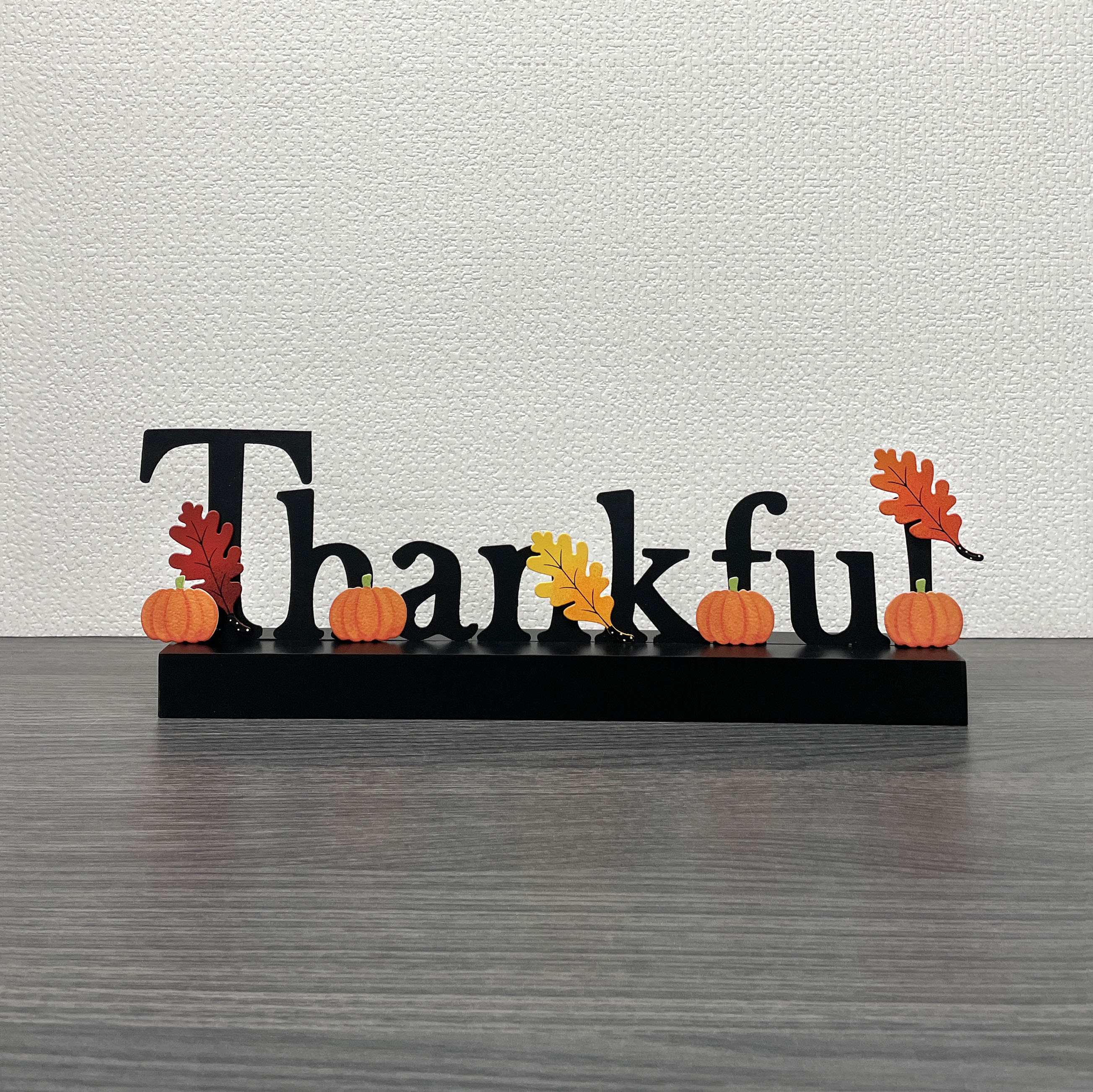 Magnetisches Wort „Dankbar“ mit Holzsockel