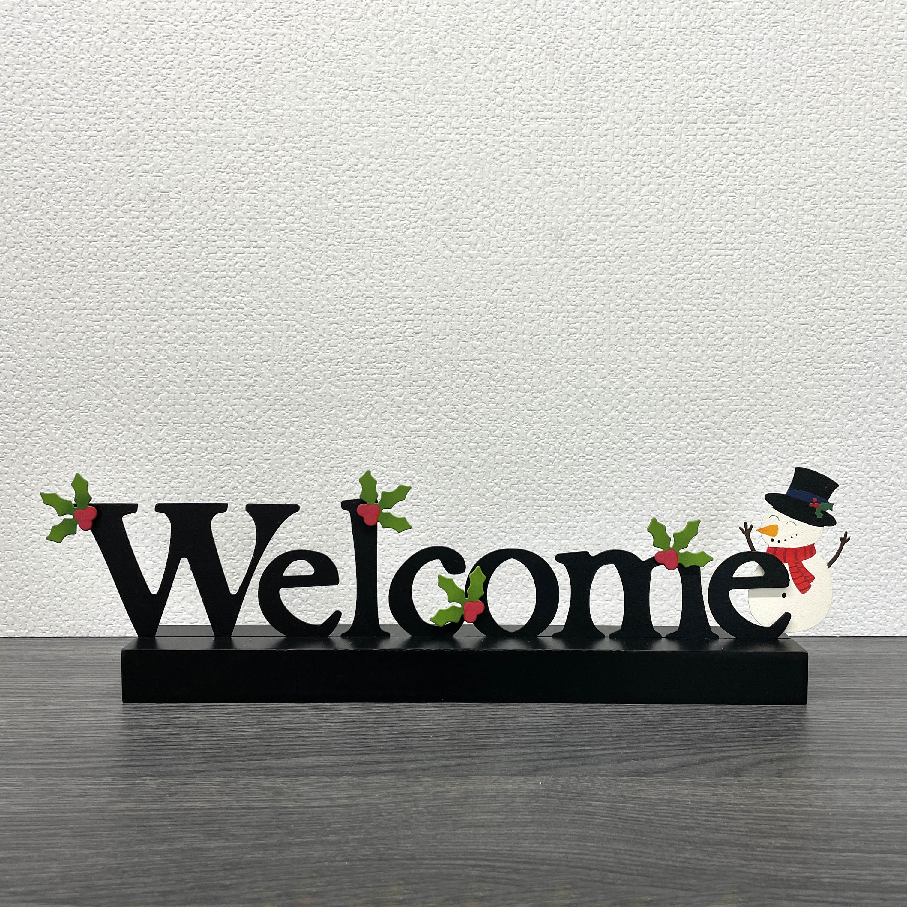 Magnetisches Wort „Willkommen“ mit Holzsockel