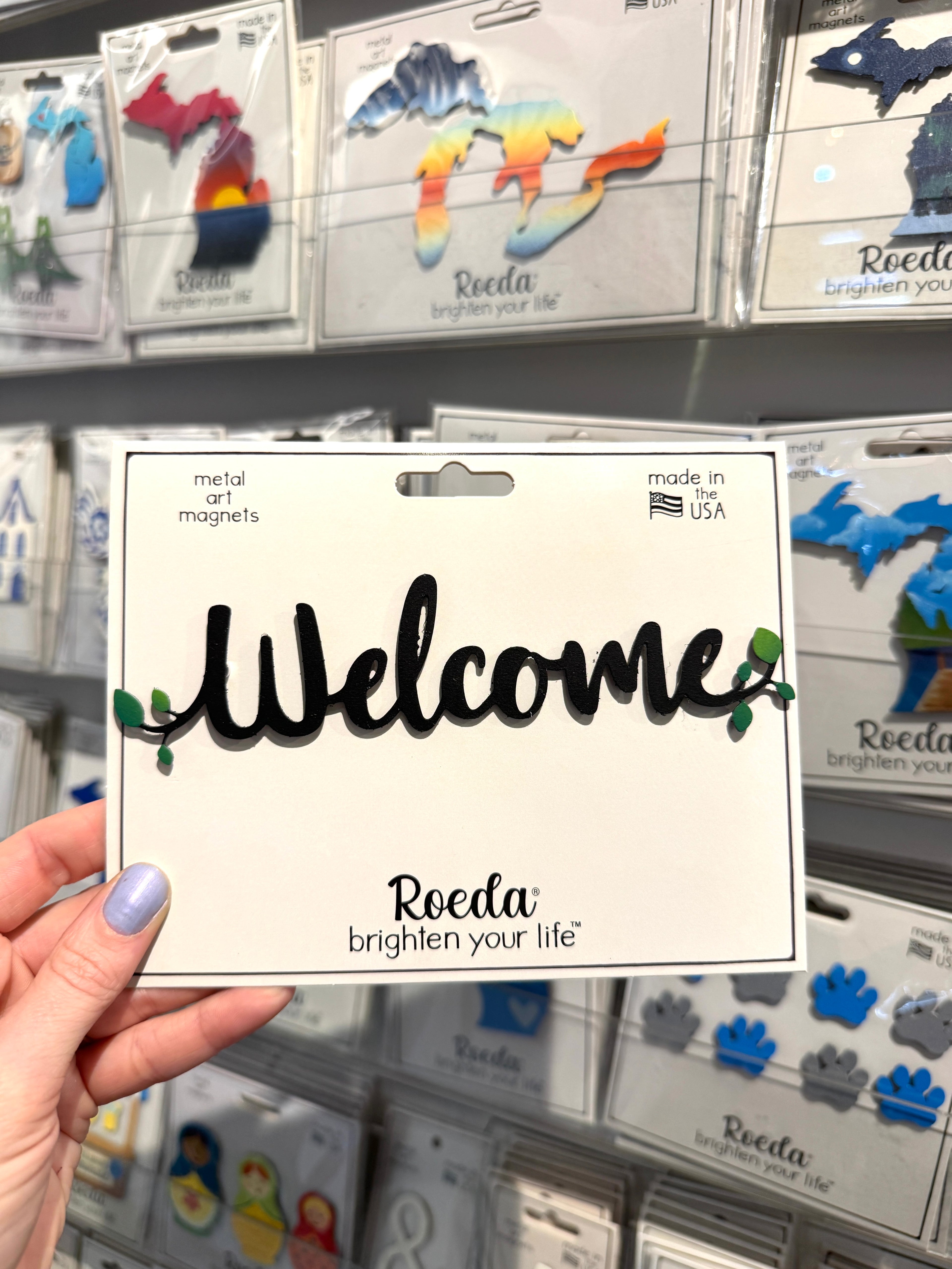 Welcome w/ Greenery Magnet - 7" Black