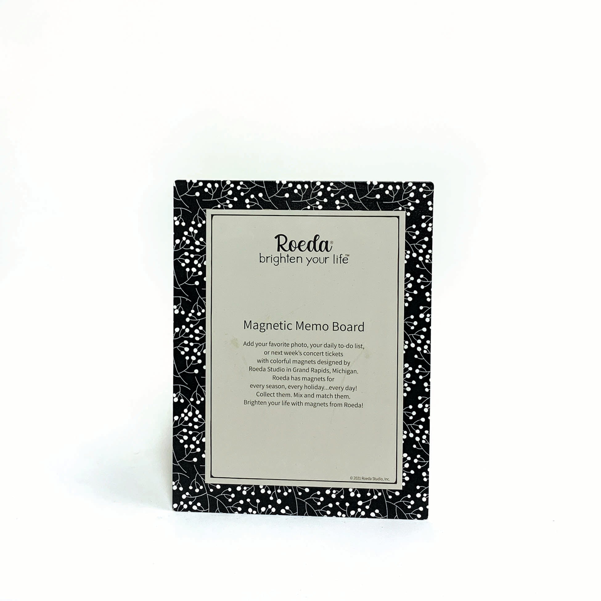 Easel w/ Kickstand 8.5x6.5 Black/White Berries Pattern