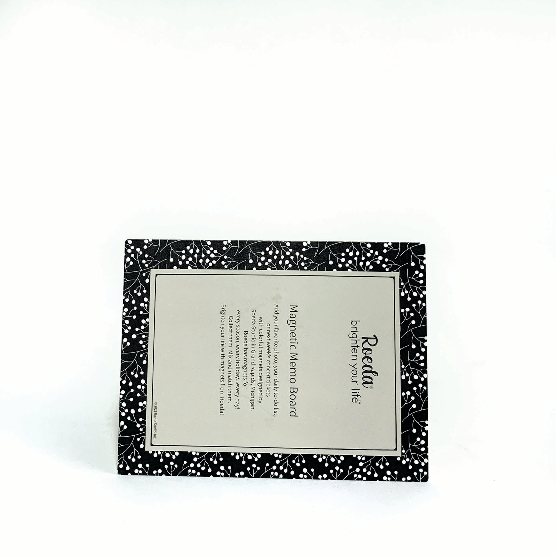 Easel w/ Kickstand 8.5x6.5 Black/White Berries Pattern