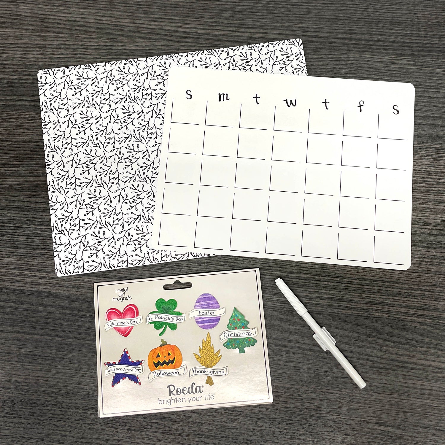 Trocken abwischbarer Kalender mit Schreibtischstaffelei und Feiertagsmagneten im Paket