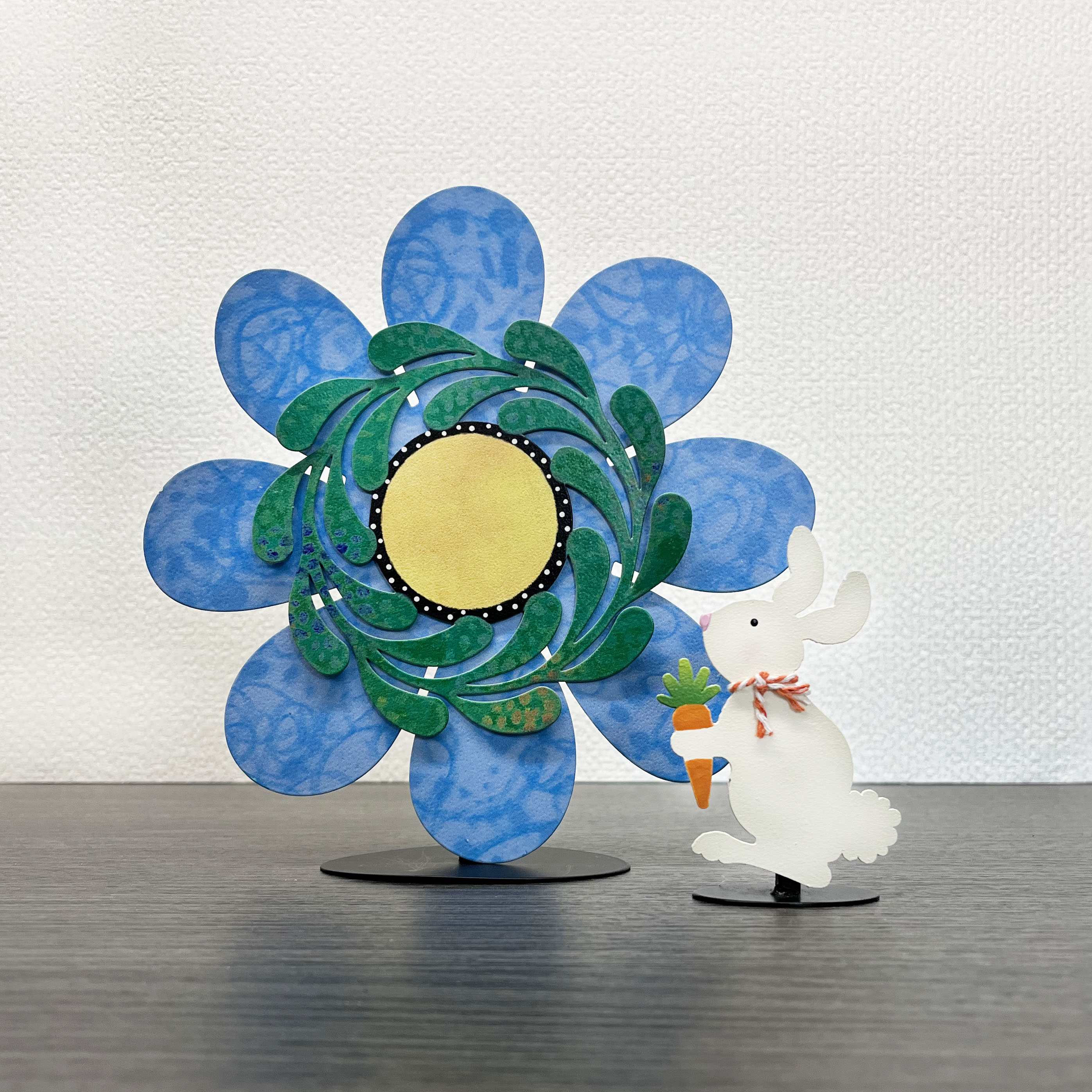 Hase mit Karottenmagnet
