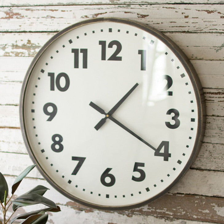 Runde schwarz-weiße Wanduhr