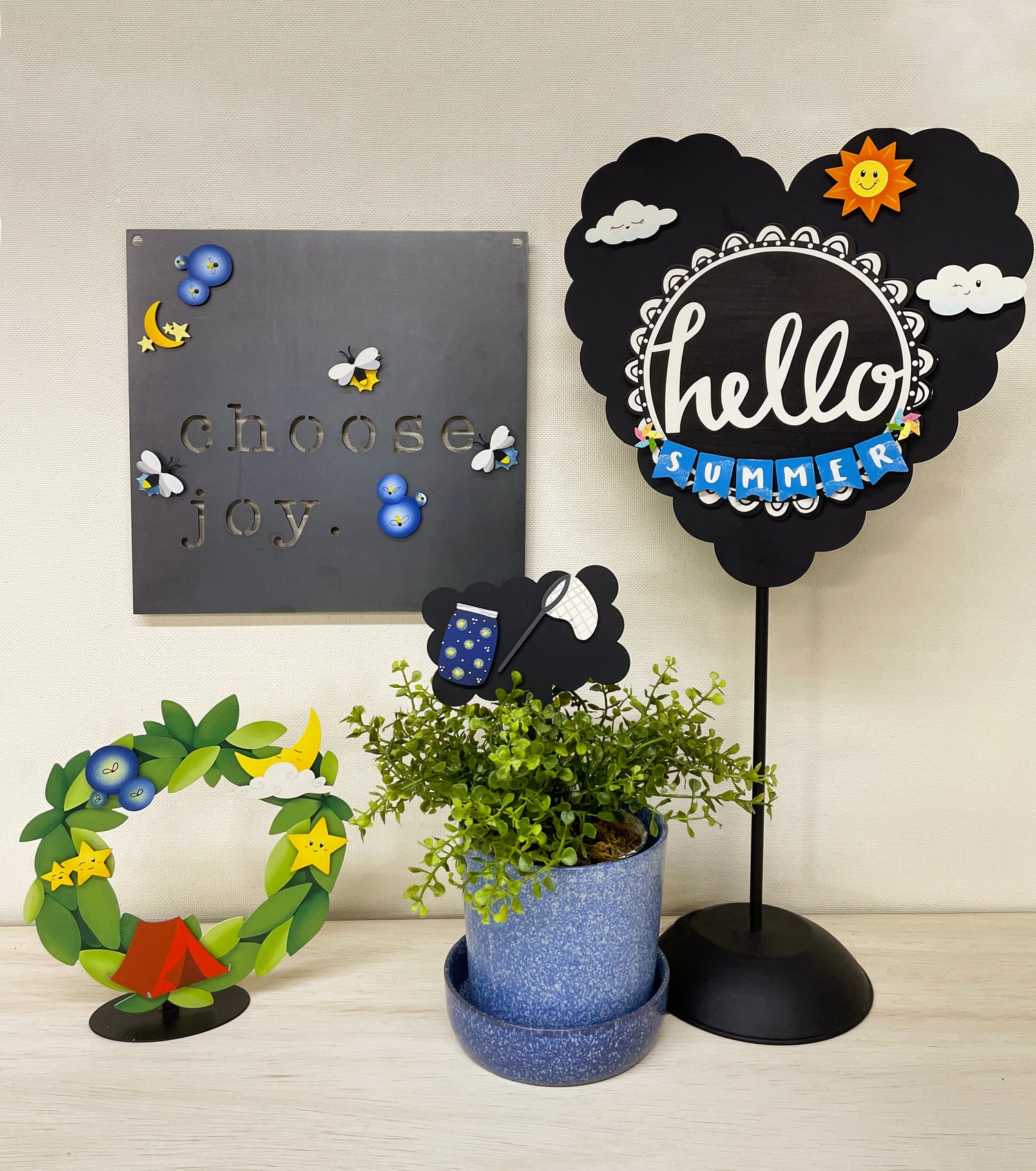 Scalloped Heart Board w/ Stand