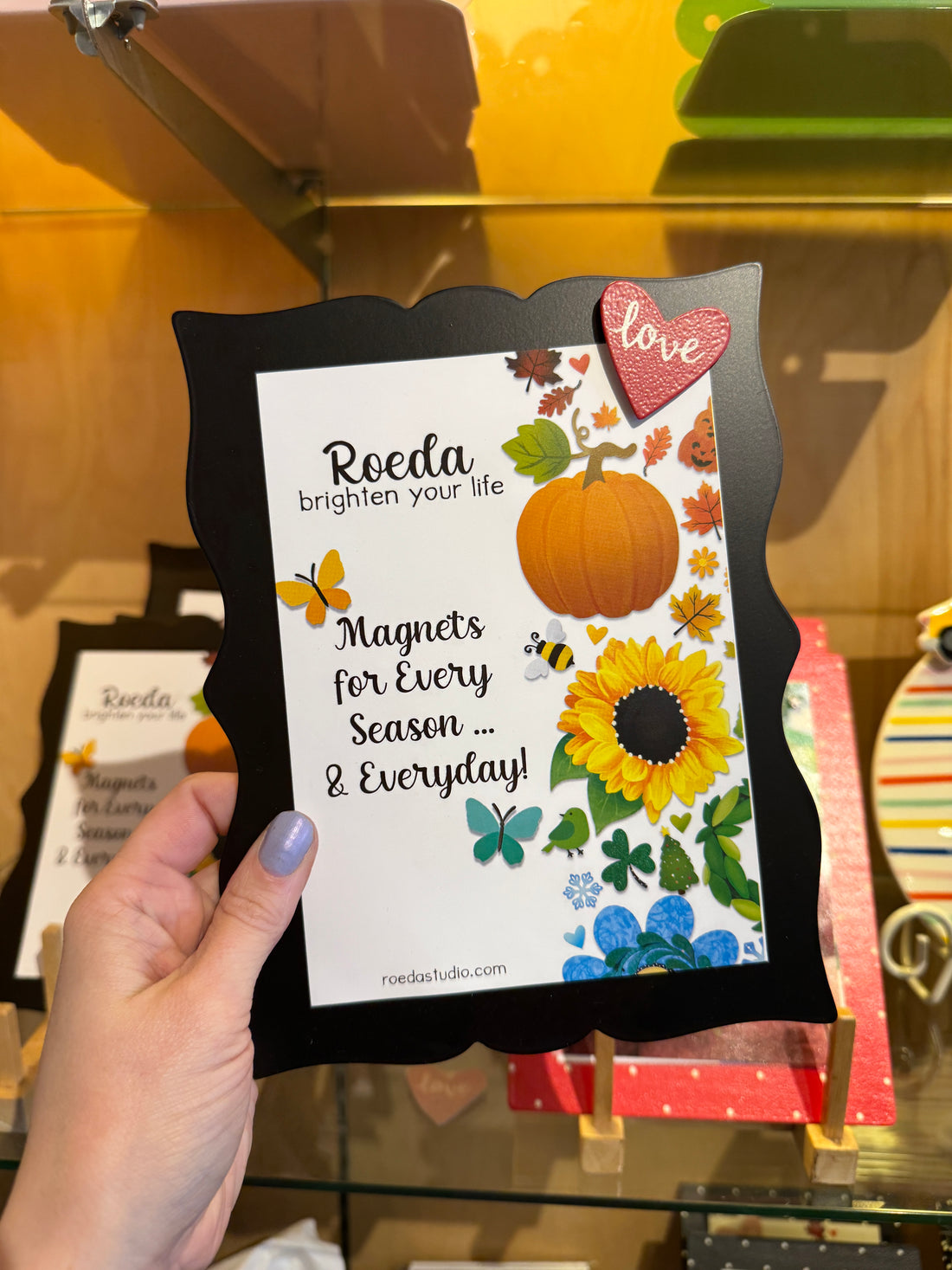 Easel w/ Kickstand Ornate Black