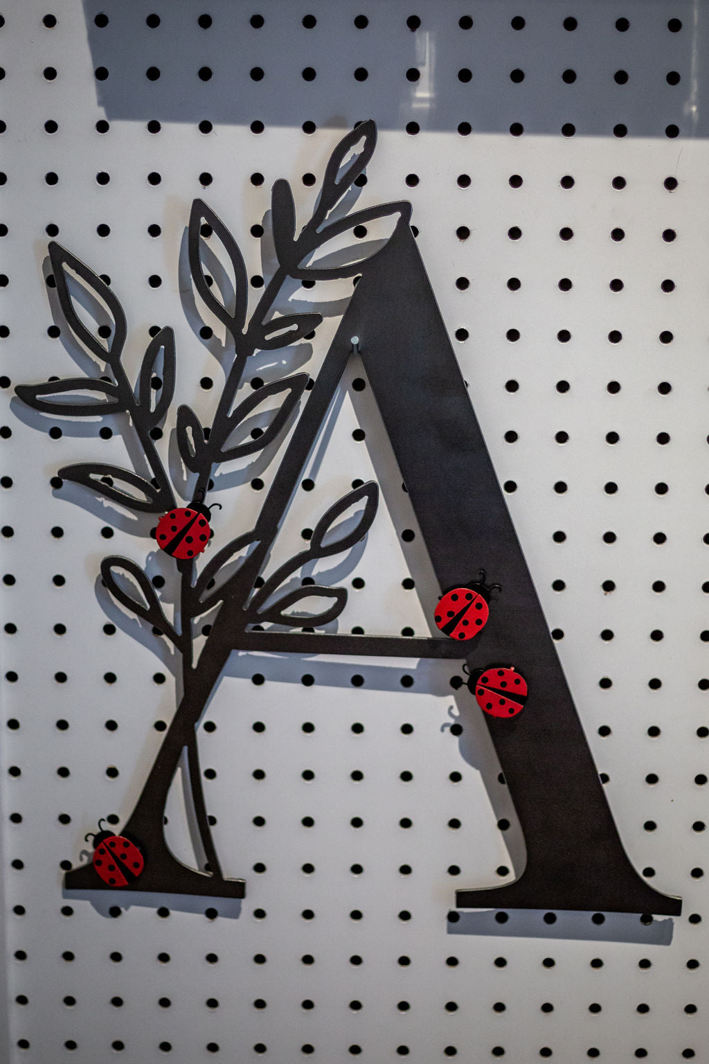 Botanisches Buchstaben-Wanddekor